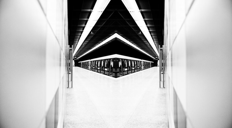 metro_night_warsaw_4_lukasz_zukowski_zrodlo_fotomiastikon